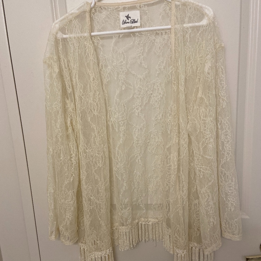 🧁CREAM/WHITE LACE OPEN FRONT KAFTAN COVER UP WITH FRINGE DETAIL. SIZE SMALL.